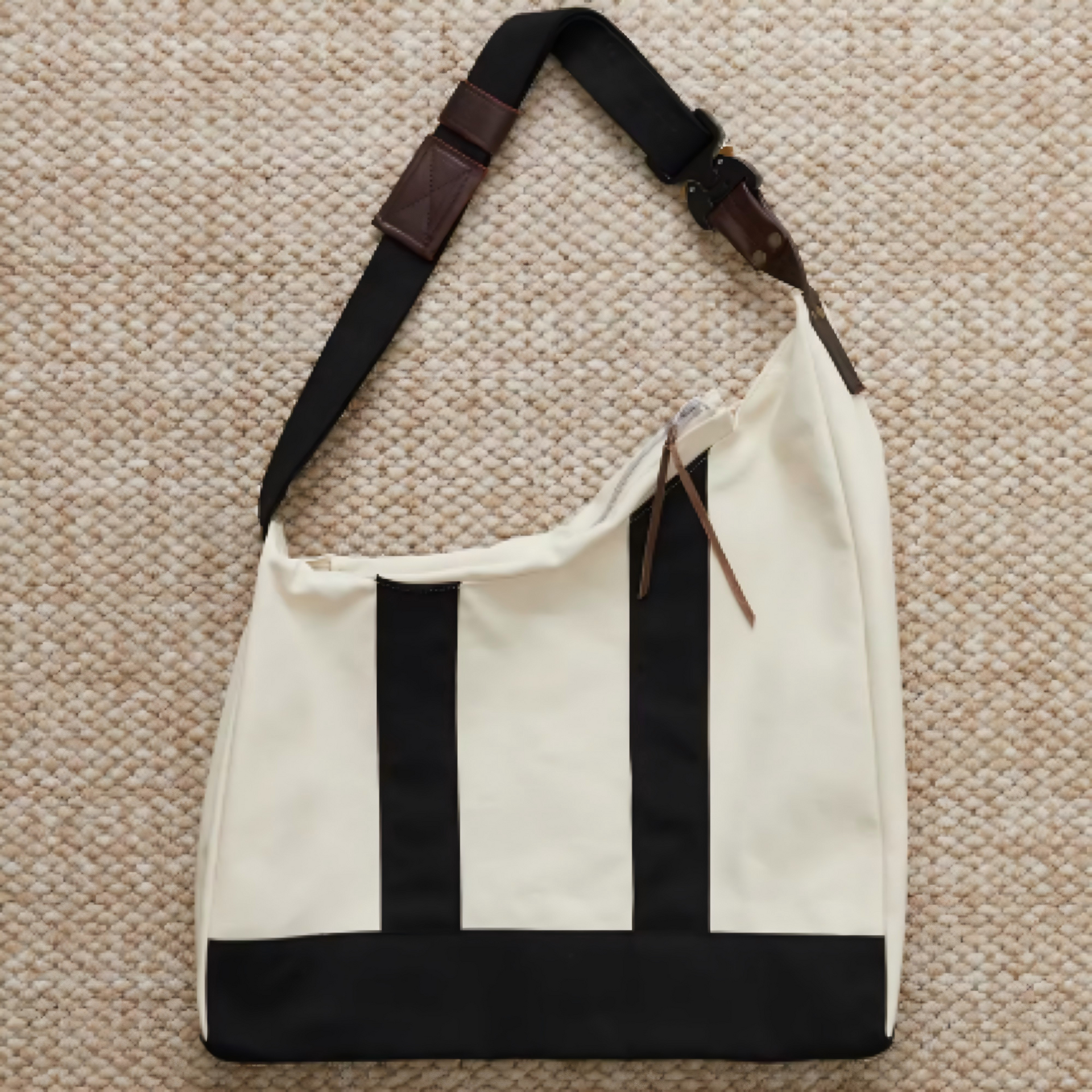 KHOKI CUTTING MESSENGER BAG