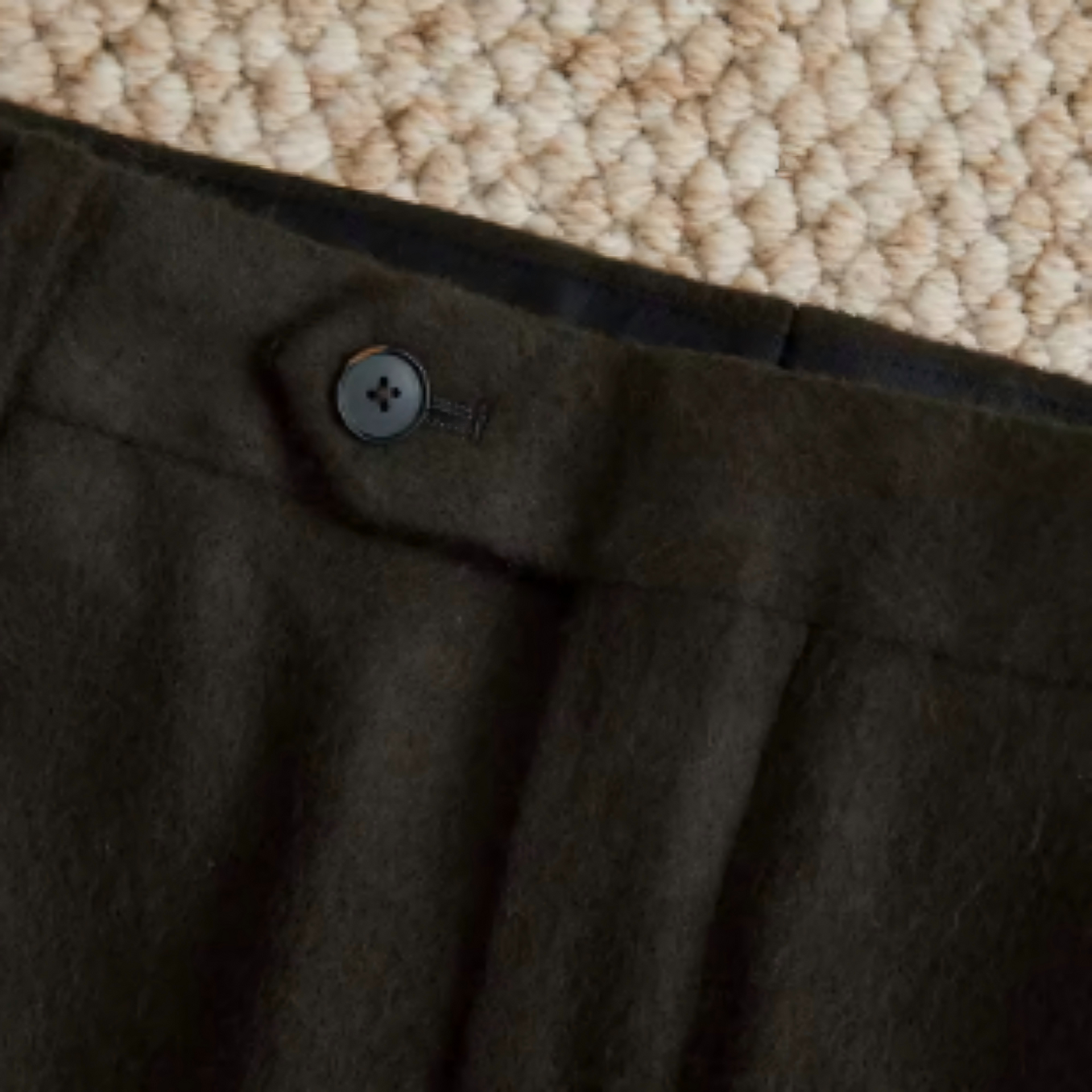 AURALEE FLANNEL TWO TUCK